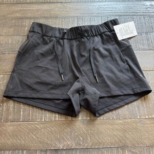 Lululemon On the Fly Athletic Women's Short 2.5"  Black Size 8 NWT Athleisure